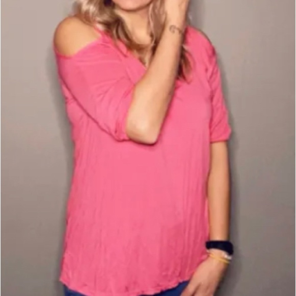 BOUTIQUE S/S Cold Shoulder Top NEW!